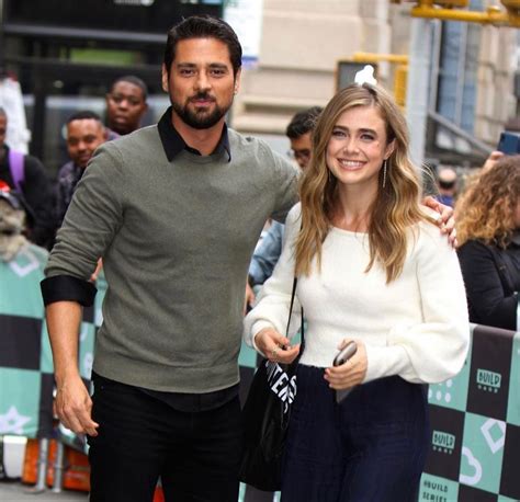 Confirmed: Melissa Roxburgh And J.R. Ramirez Still。